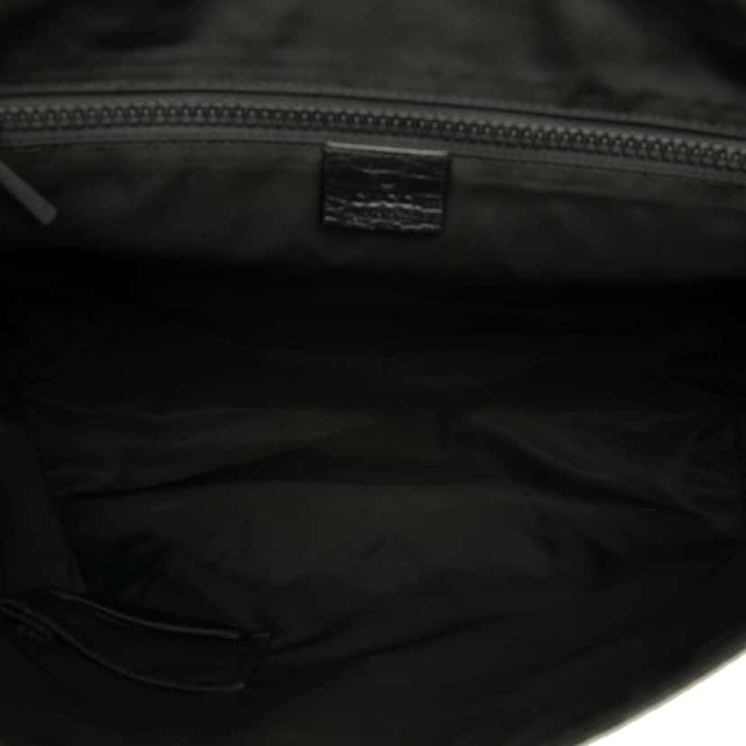 Gucci GG Supreme Flap Messenger Bag Black Canvas Good condition - Model View