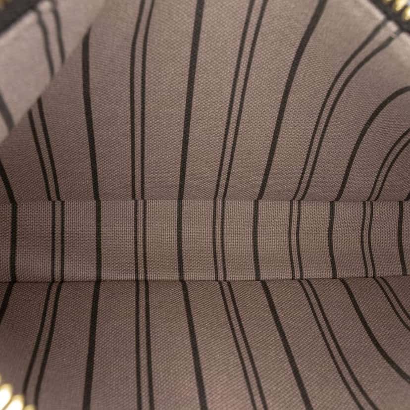 Louis Vuitton Monogram Empreinte Easy Pouch On Strap Black Leather Good condition - Model View