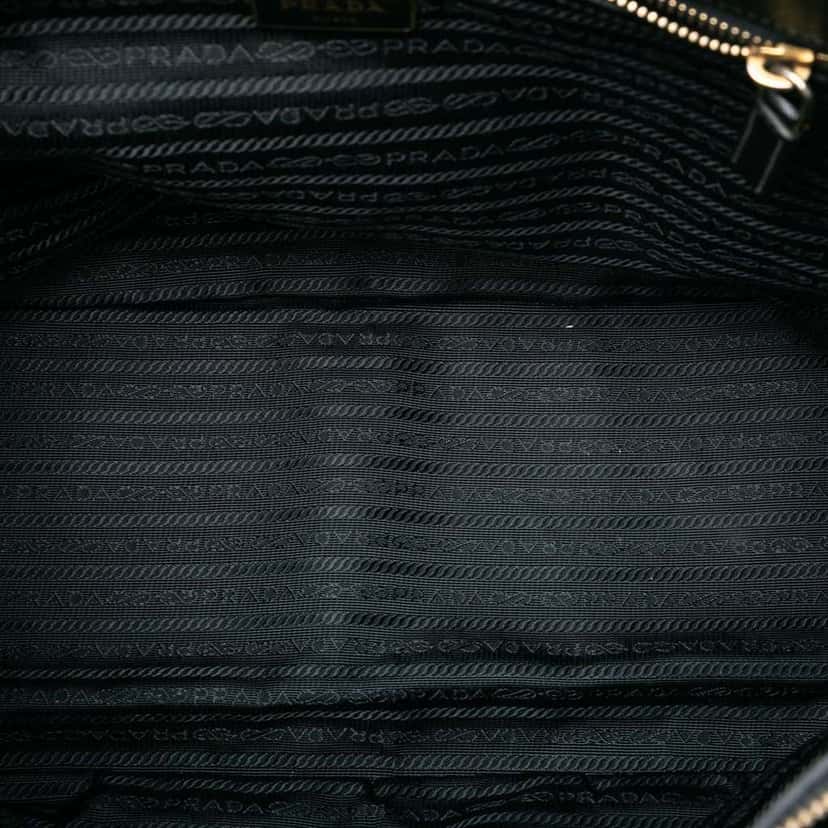 Prada Large Saffiano Lux Galleria Double Zip Tote Black Leather Good condition - Model View