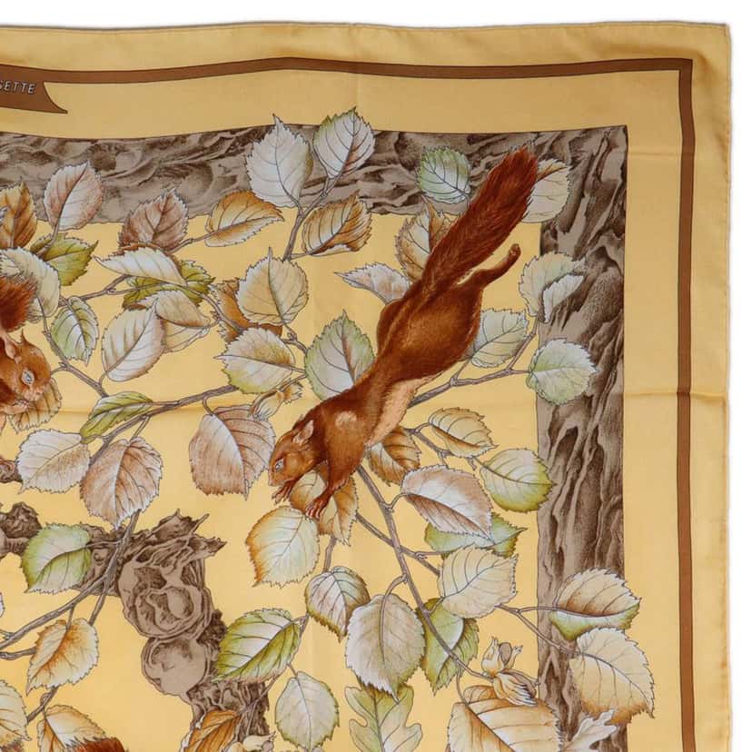Hermès Casse Noisette Silk Scarf 90 Brown Silk Very good condition - Model View