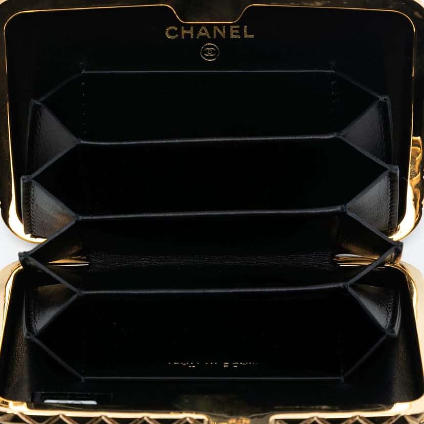 Chanel Small Glazed Goatskin Box With Chain Black Leather Very good condition - Model View