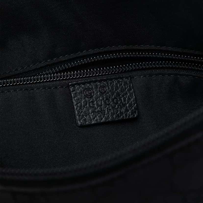 Gucci GG Canvas Flat Messenger Bag Black Canvas Very good condition - Box View