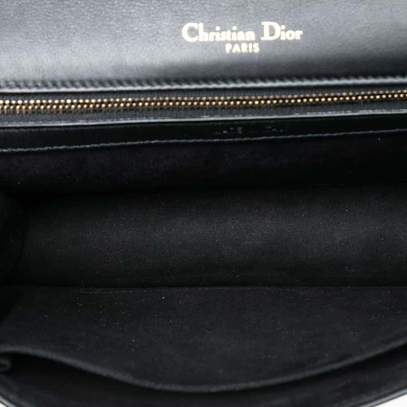 Dior Medium Studded Lambskin Diorama Flap Black Leather Good condition - Model View