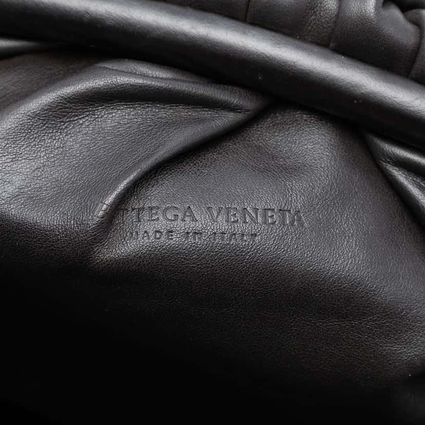 Bottega Veneta Lambskin The Pouch Black Leather Good condition - Box View