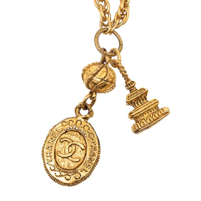 Chanel CC Gold Plated Medallion and Pagoda Pendant Necklace Gold Metal Very good condition - Inside View