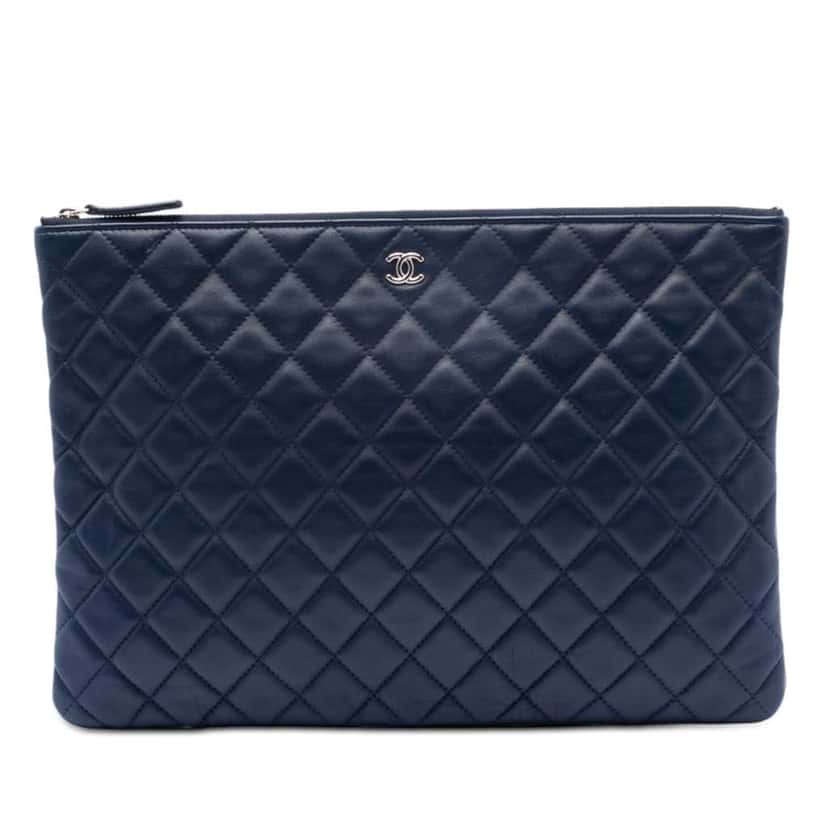 Chanel Large Quilted Lambskin O Case Clutch Blue Leather Good condition - Front View