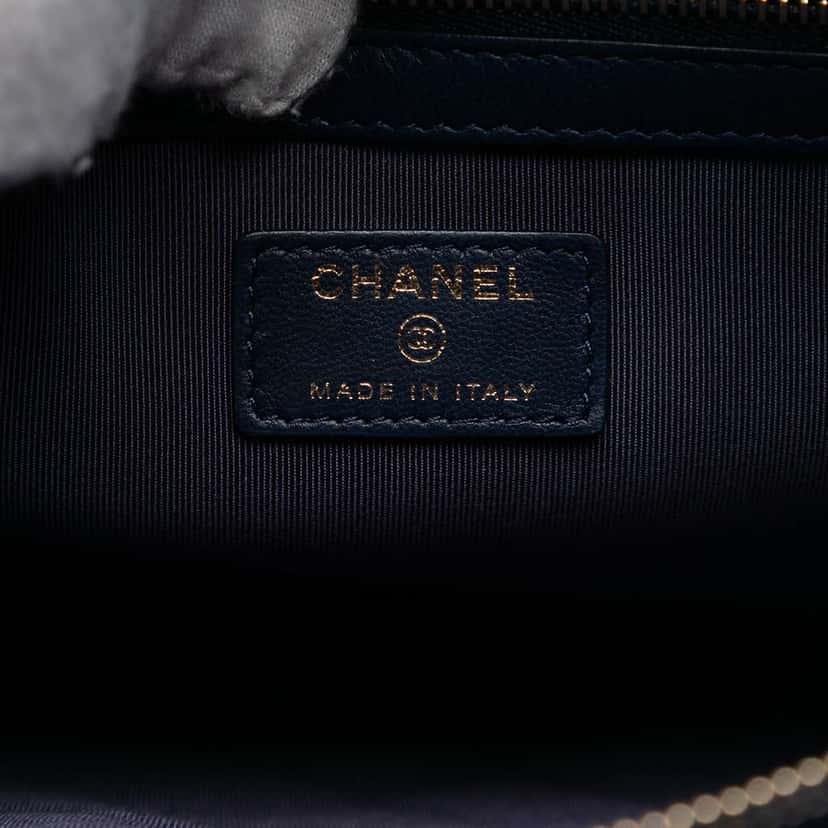 Chanel Large Quilted Lambskin O Case Clutch Blue Leather Good condition - Box View