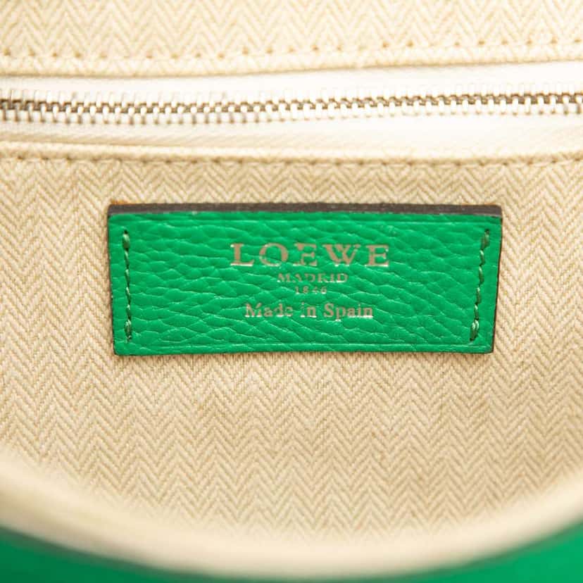 Loewe Pebbled Calfskin Anagram Flap Crossbody Green Leather Very good condition - Box View
