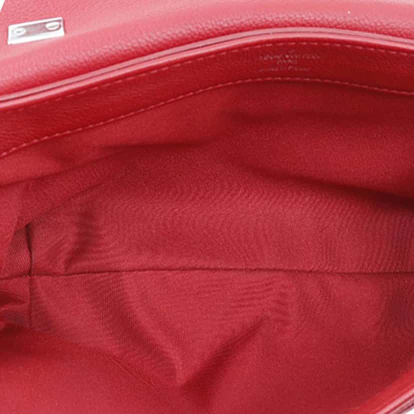 Louis Vuitton Leather Lockme II BB Red Leather Very good condition - Model View