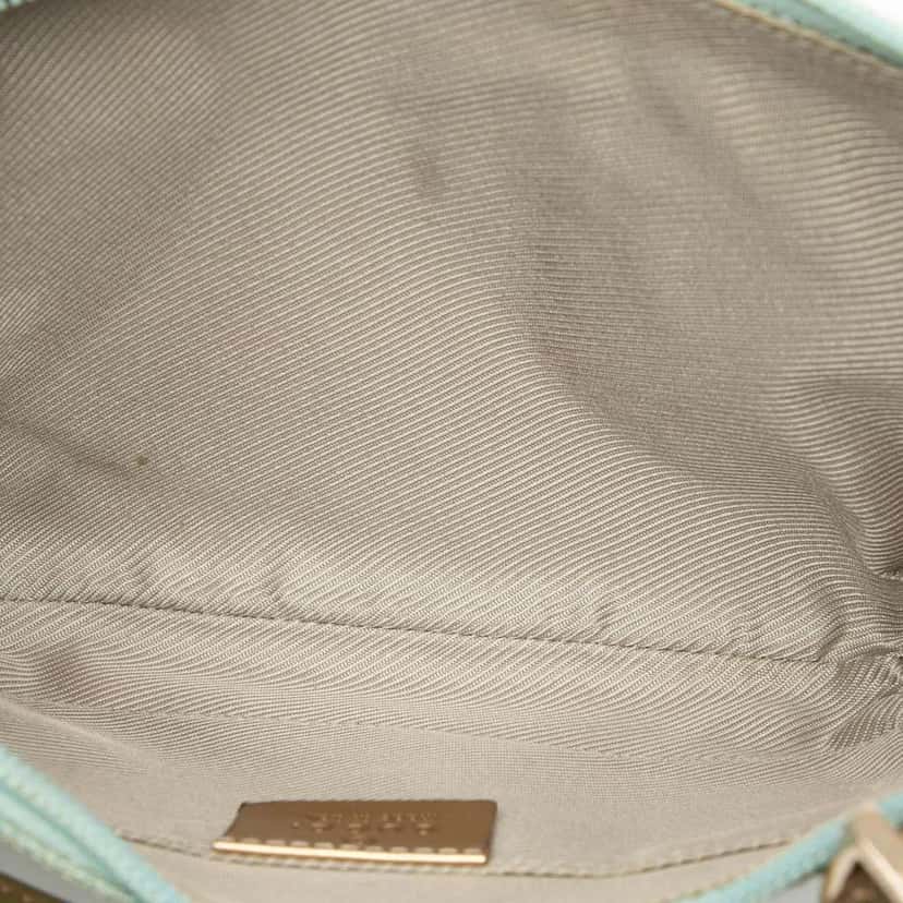 Gucci GG Canvas Shoulder Bag Green Canvas Good condition - Model View