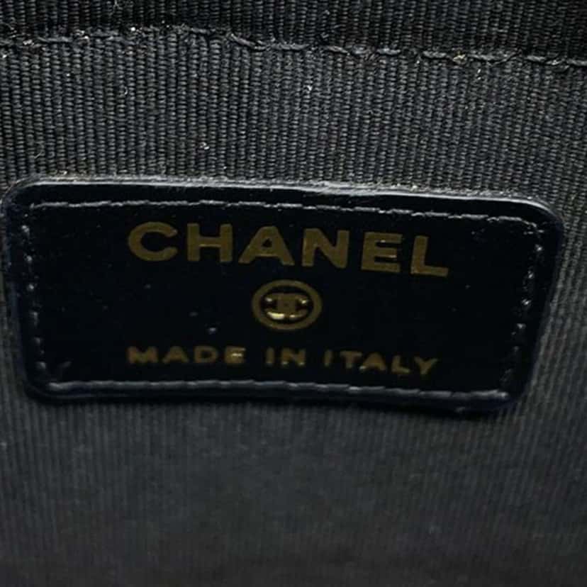 Chanel CC Quilted Patent Round Vanity Clutch With Chain Black Leather Very good condition - Box View