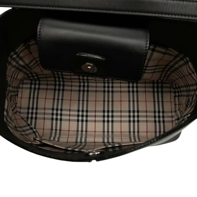 Burberry Leather Shoulder Bag Black Leather Good condition - Model View