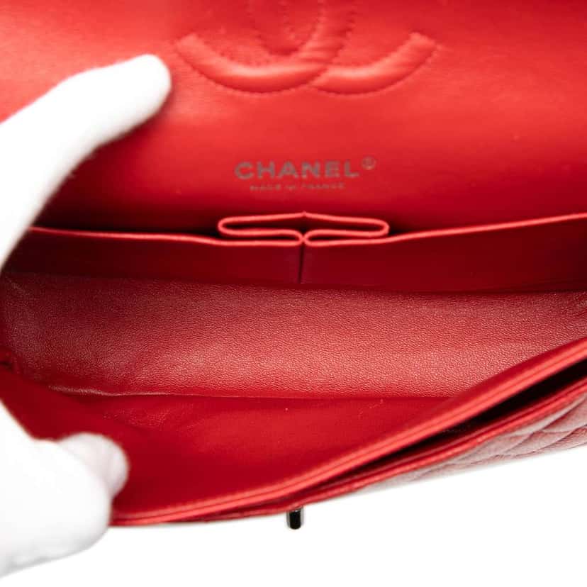 Chanel Medium Classic Caviar Double Flap Red Leather Very good condition - Model View
