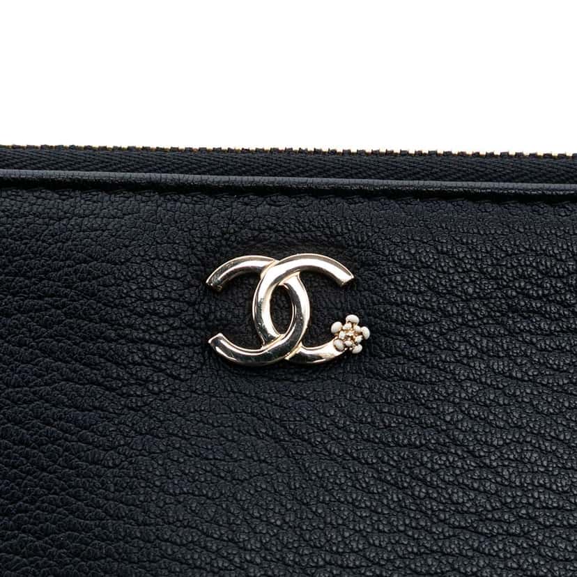Chanel Medium Goatskin Lucky Clover O Case Clutch Black Leather Very good condition - Box View