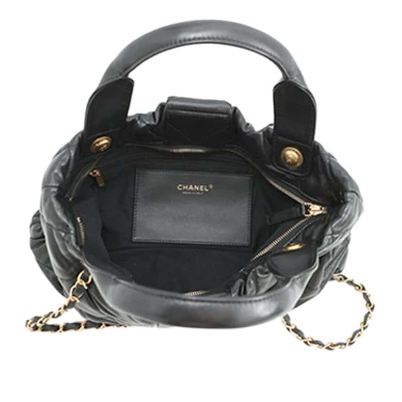 Chanel Shiny Lambskin Bow Bag Black Leather Good condition - Model View