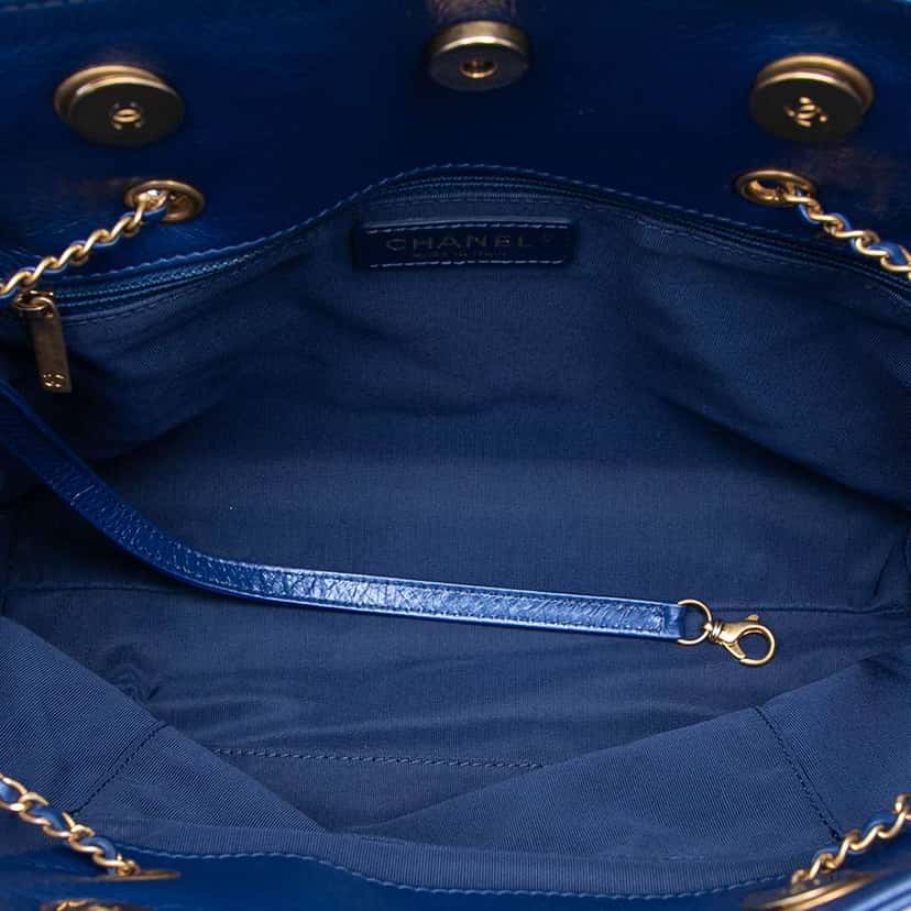 Chanel CC Calfskin Front Zip Drawstring Chain Tote Blue Leather Very good condition - Model View
