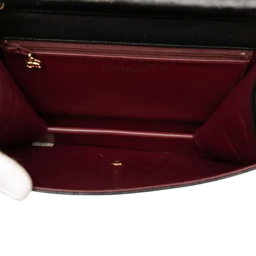 Chanel Small CC Quilted Lambskin Single Flap Black Leather Very good condition - Model View