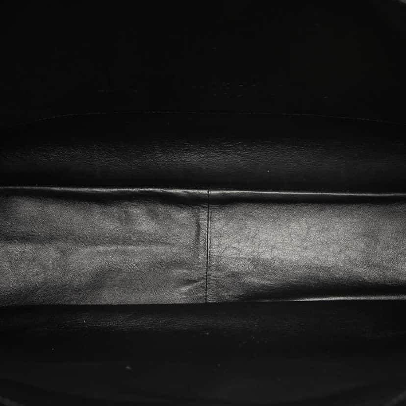 Chanel CC Caviar Tote Black Leather Good condition - Model View