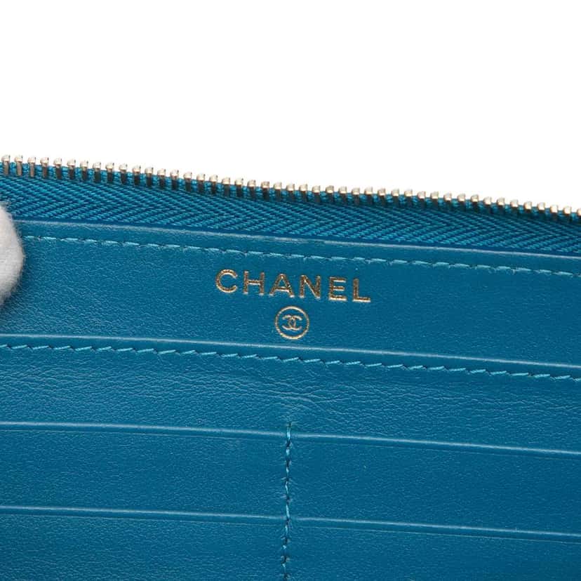 Chanel CC Quilted Caviar Zip Around Long Wallet Blue Leather Very good condition - Box View