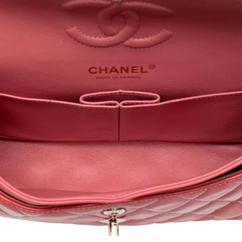Chanel Small Classic Patent Double Flap Pink Leather Very good condition - Model View