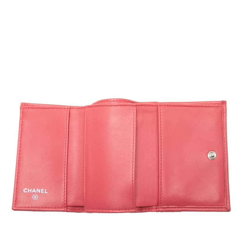Chanel CC Quilted Lambskin Compact Flap Wallet Pink Leather Very good condition - Model View