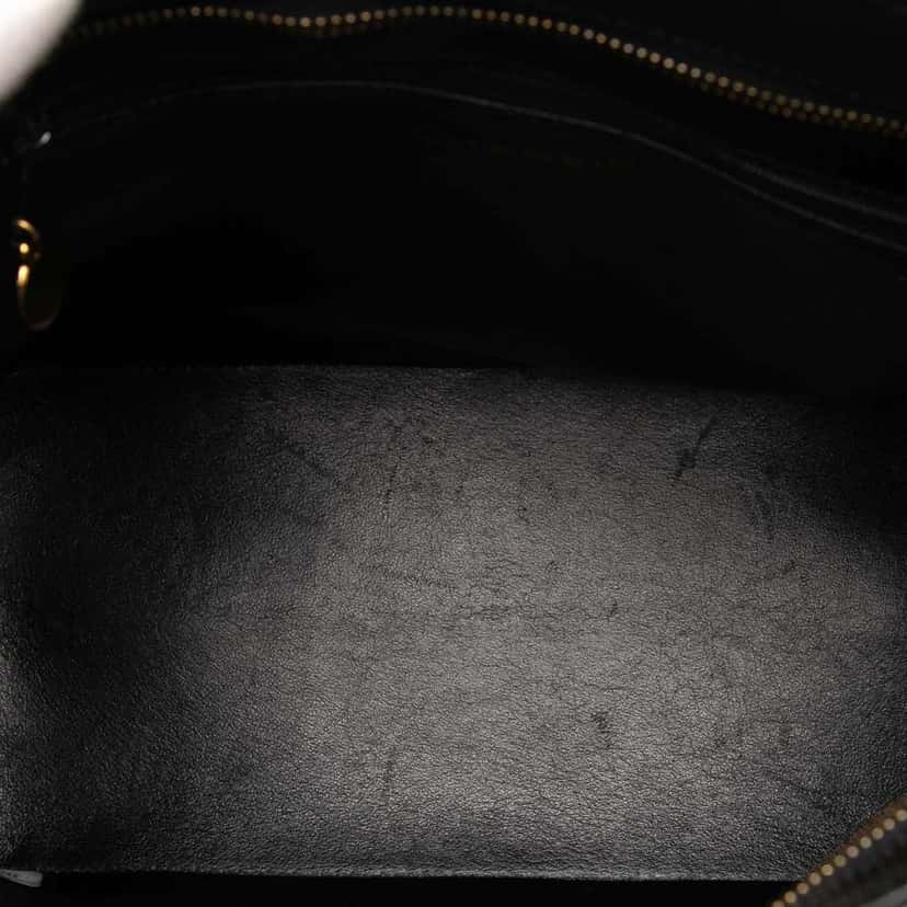 Chanel Caviar Medallion Tote Black Leather Good condition - Model View