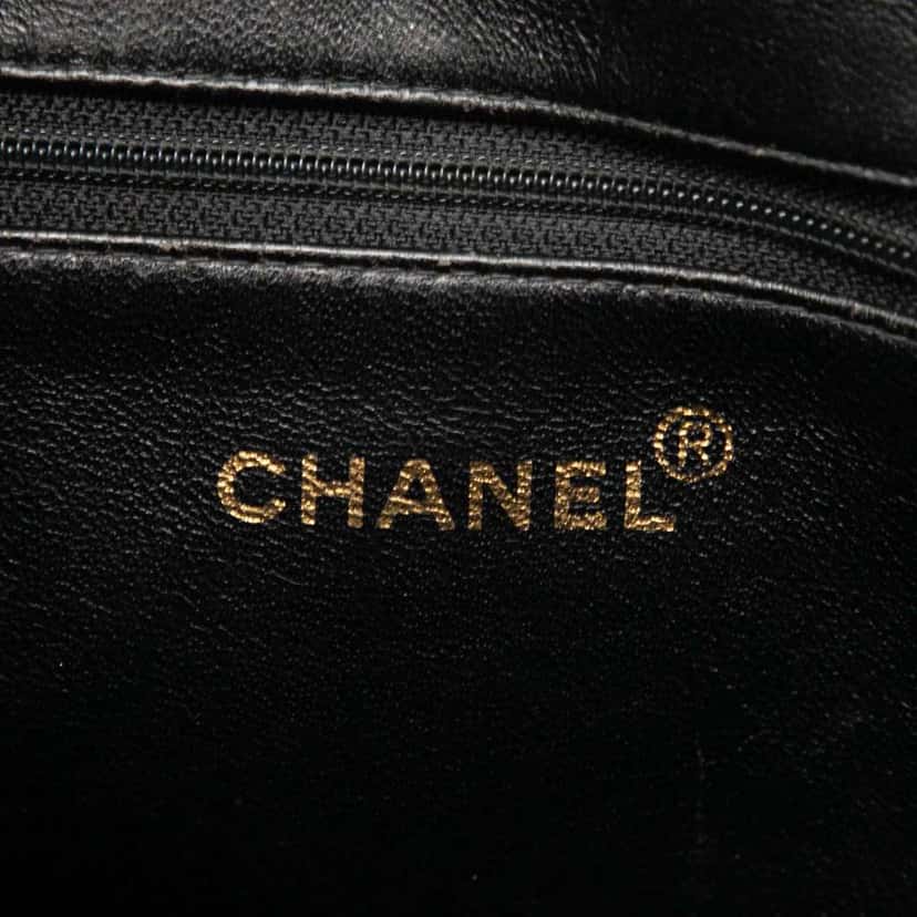Chanel Caviar Medallion Tote Black Leather Good condition - Box View