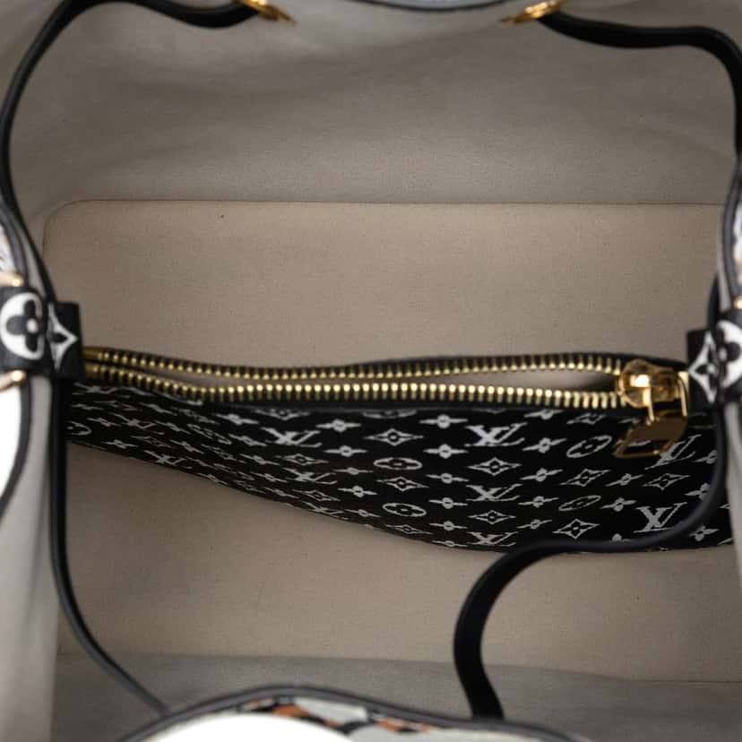 Louis Vuitton Monogram Jungle Giant NeoNoe MM White Very good condition - Model View