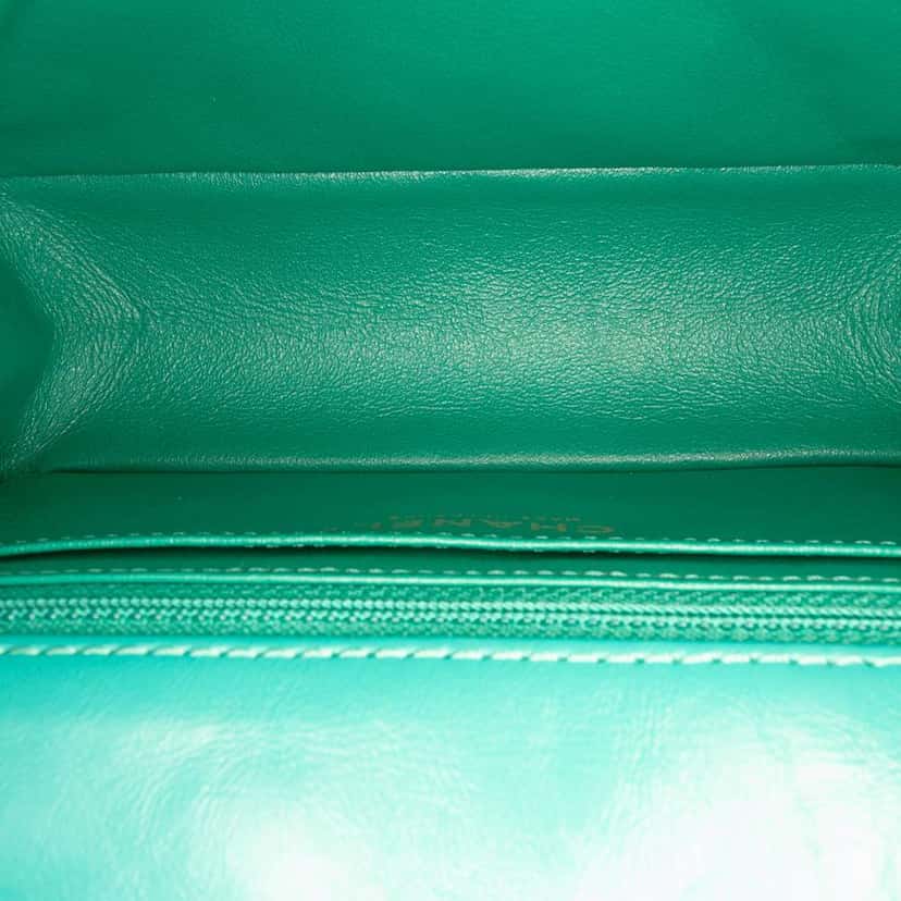 Chanel Quilted Aged Calfskin Reissue 2.55 Single Flap 224 Green Leather Good condition - Model View