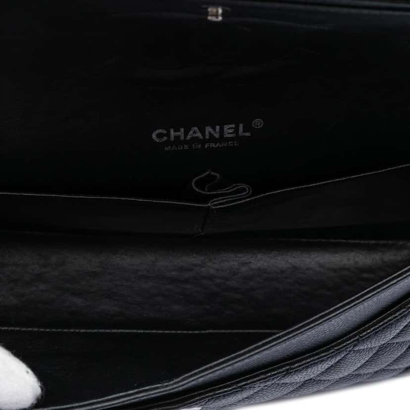Chanel Medium Classic Caviar Double Flap Black Leather Very good condition - Model View