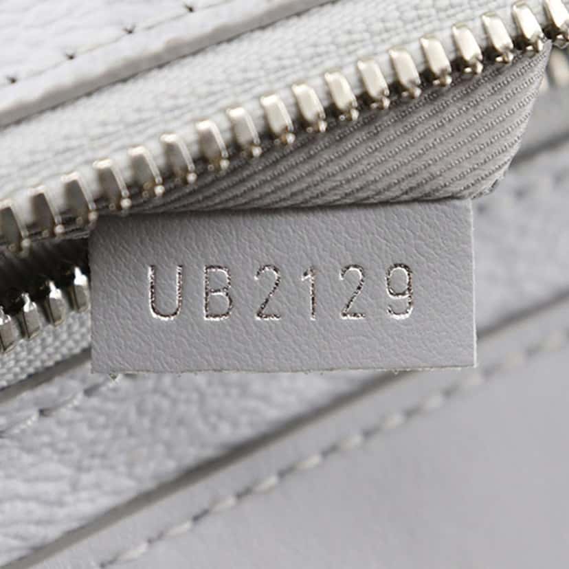 Louis Vuitton Monogram Chalk Flat Tote Grey Good condition - Box View