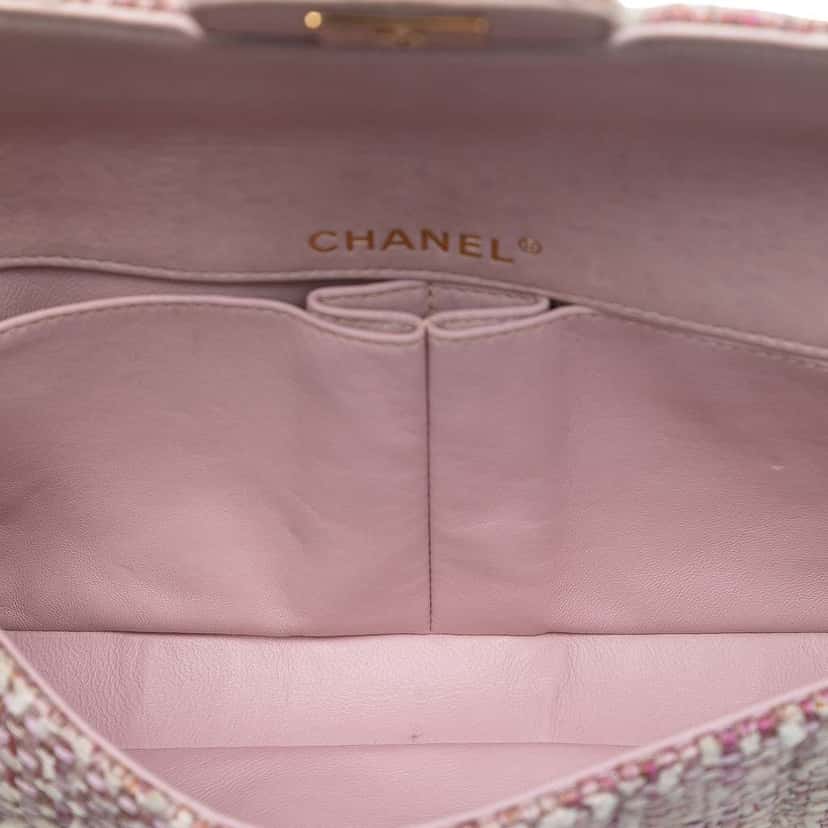 Chanel CC Tweed East West Flap Pink Tweed Good condition - Model View