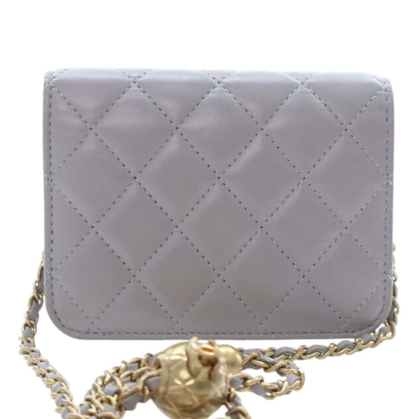 Chanel Mini Quilted Lambskin Pearl Crush Clutch with Chain Grey Leather Very good condition - Model View