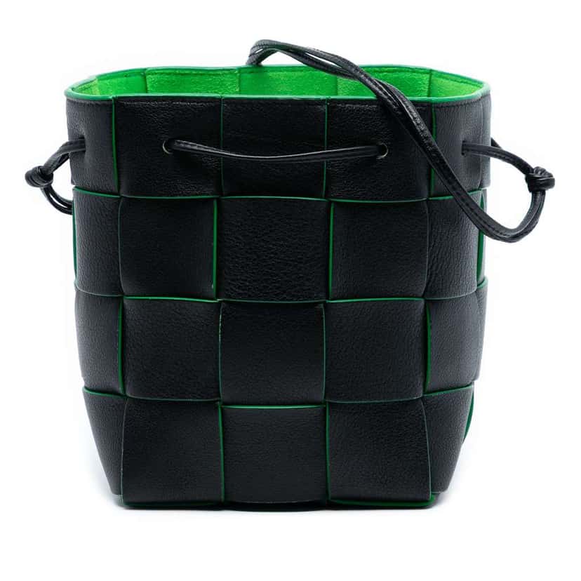Bottega Veneta Small Nappa Maxi Intrecciato Cassette Bucket Bag Black Leather Very good condition - Front View