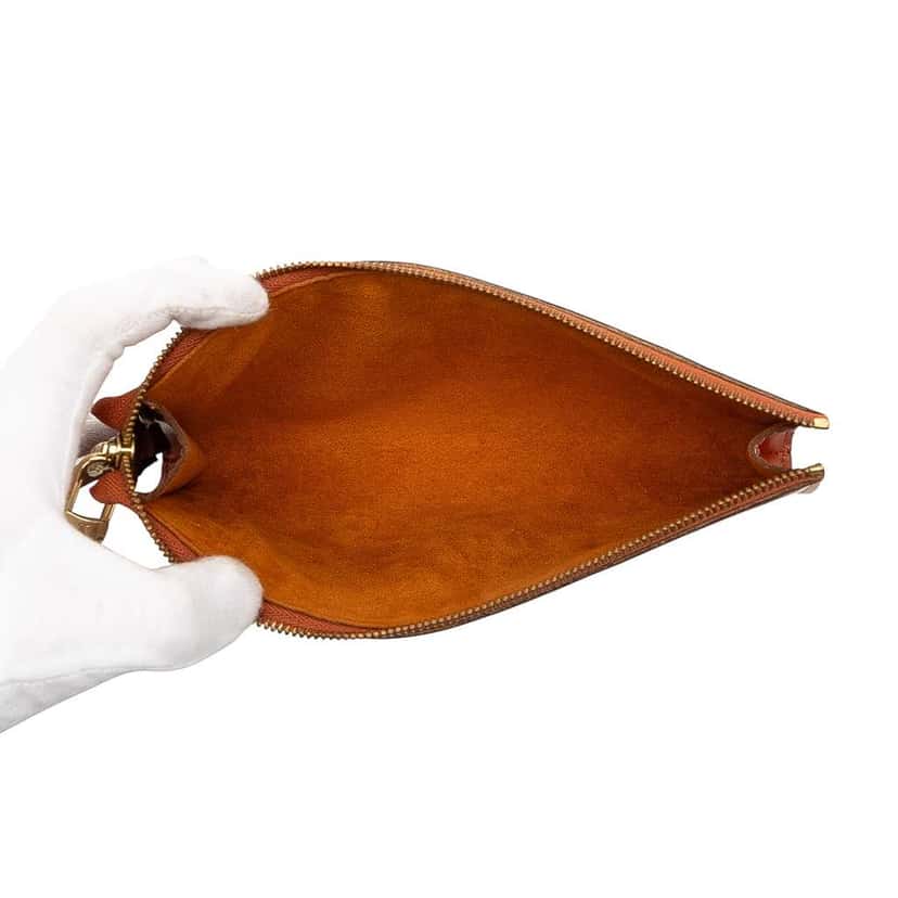 Louis Vuitton Epi Pochette Accessoires Brown Leather Good condition - Model View