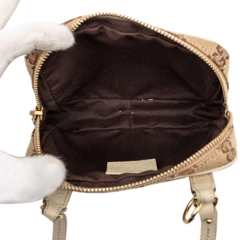 Gucci GG Canvas Crossbody Brown Canvas Good condition - Model View
