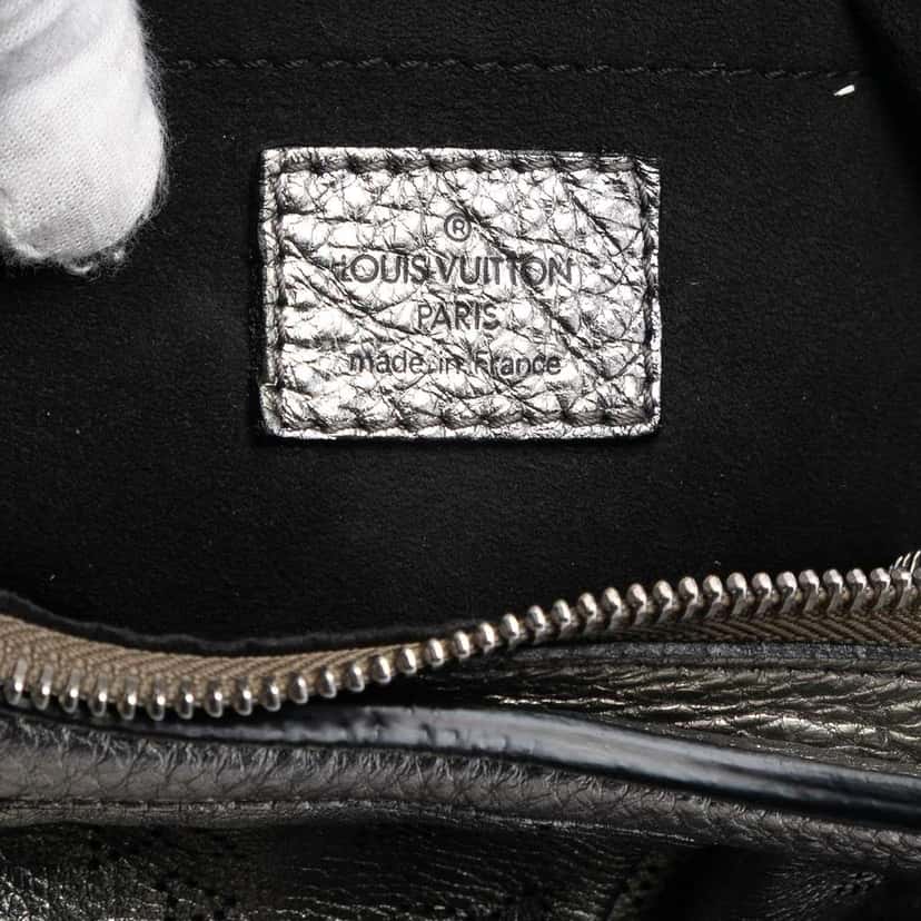 Louis Vuitton Monogram Mahina XS Silver Leather Good condition - Box View