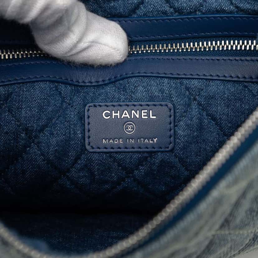Chanel Medium Quilted Denim O Case Clutch Blue Denim Good condition - Box View