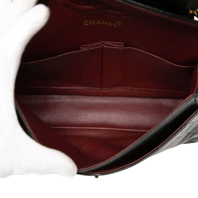 Chanel Medium Classic Lambskin Double Flap Black Leather Good condition - Model View