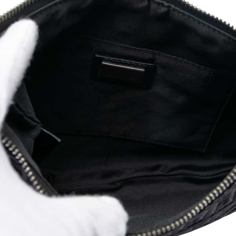 Fendi Zucchino Canvas Oyster Shoulder Bag Black Canvas Very good condition - Model View