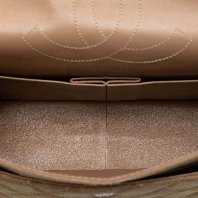 Chanel Reissue 2.55 Aged Metallic Calfskin Double Flap 227 Brown Leather Good condition - Model View