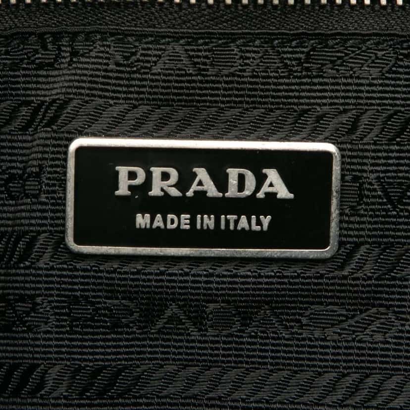 Prada Vitello Top Zip Messenger Bag Black Leather Good condition - Model View