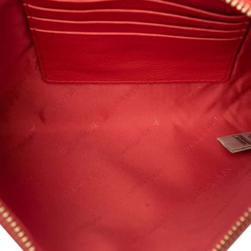 Burberry Haymarket Check Coated Canvas Peyton Crossbody Brown Canvas Very good condition - Model View