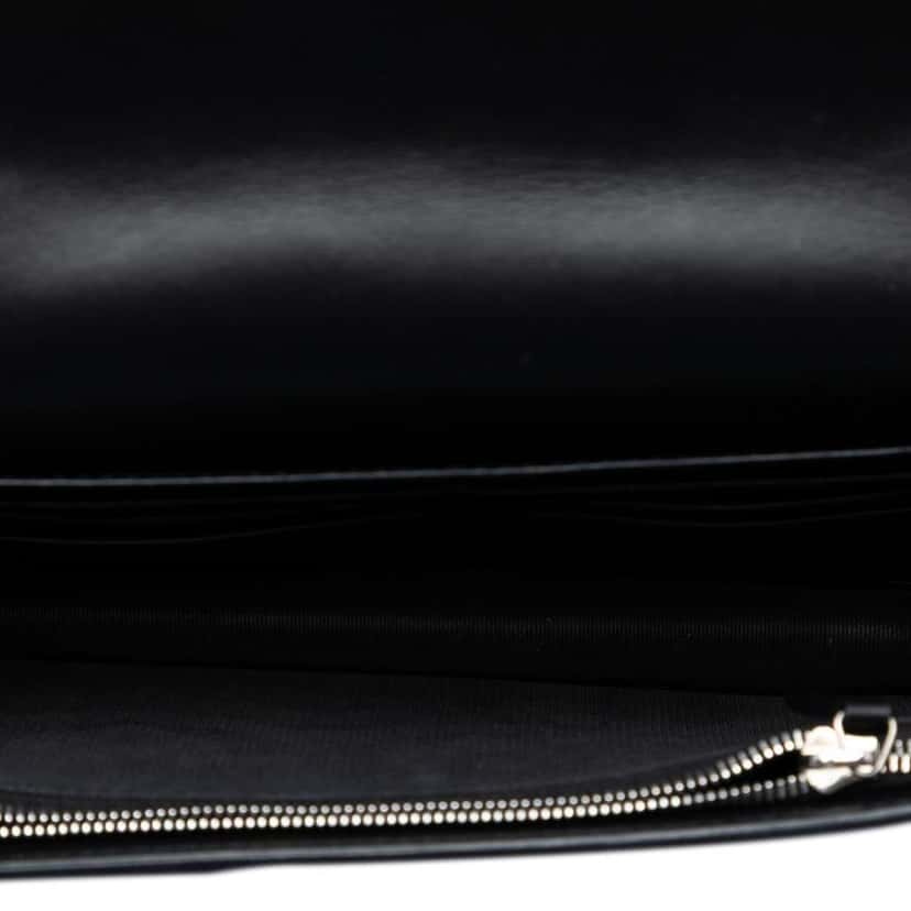 Gucci XL Leather Embossed Logo Wallet on Chain Black Leather Good condition - Model View