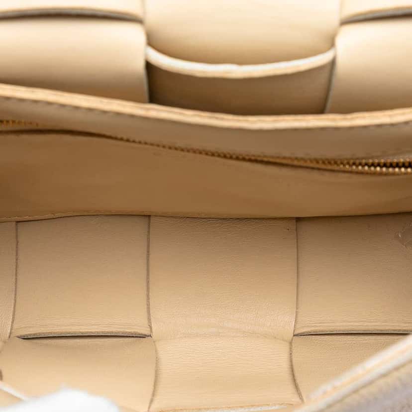 Bottega Veneta Grained Calfskin Intrecciato Cassette Crossbody Brown Leather Very good condition - Model View