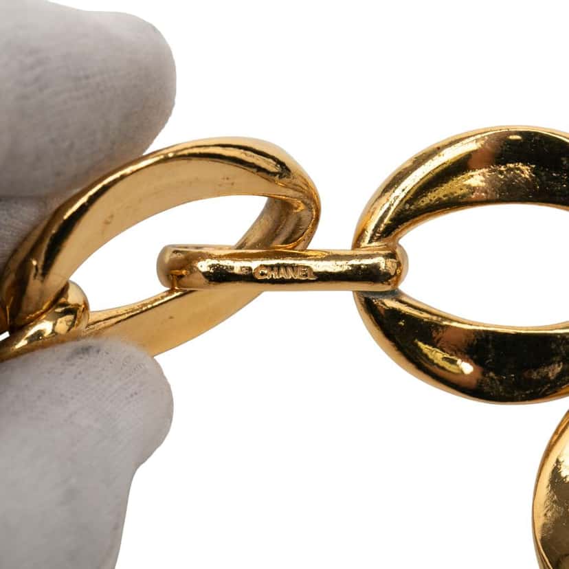 Chanel Gold Plated Oval Chain Link Choker Necklace Gold Metal Good condition - Model View