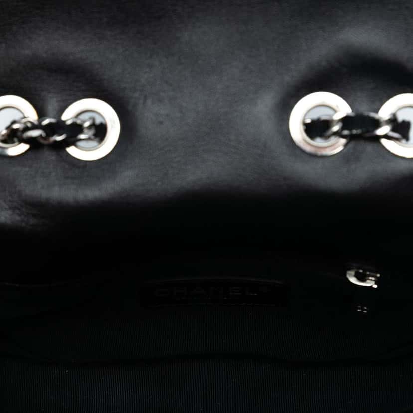 Chanel Mini CC Patent Woven Stitch Full Flap Black Leather Good condition - Model View