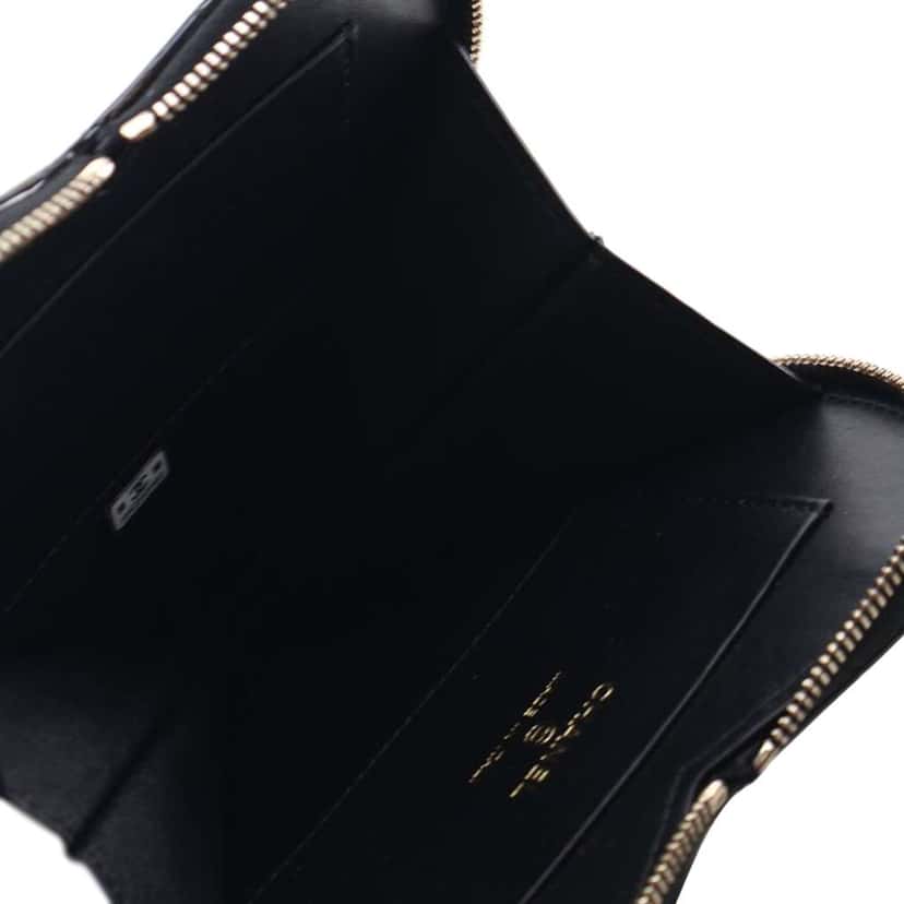 Chanel Quilted Patent Duo Heart Clutch with Chain Black Leather Very good condition - Model View