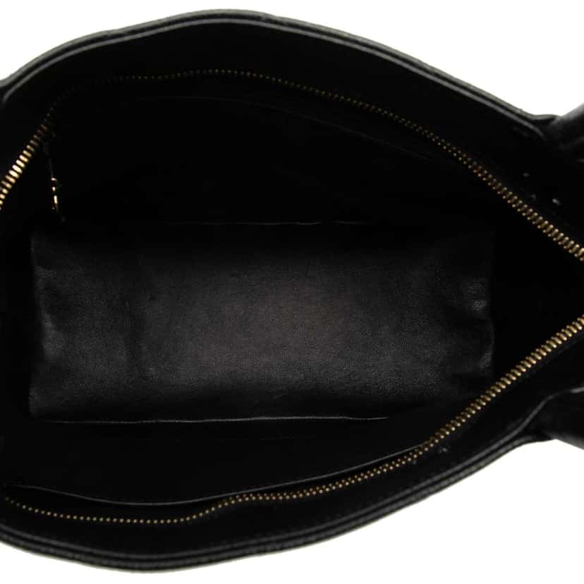 Chanel Caviar Medallion Tote Black Leather Very good condition - Model View