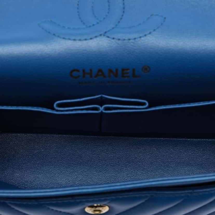 Chanel Small Classic Chevron Lambskin Double Flap Blue Leather Very good condition - Model View